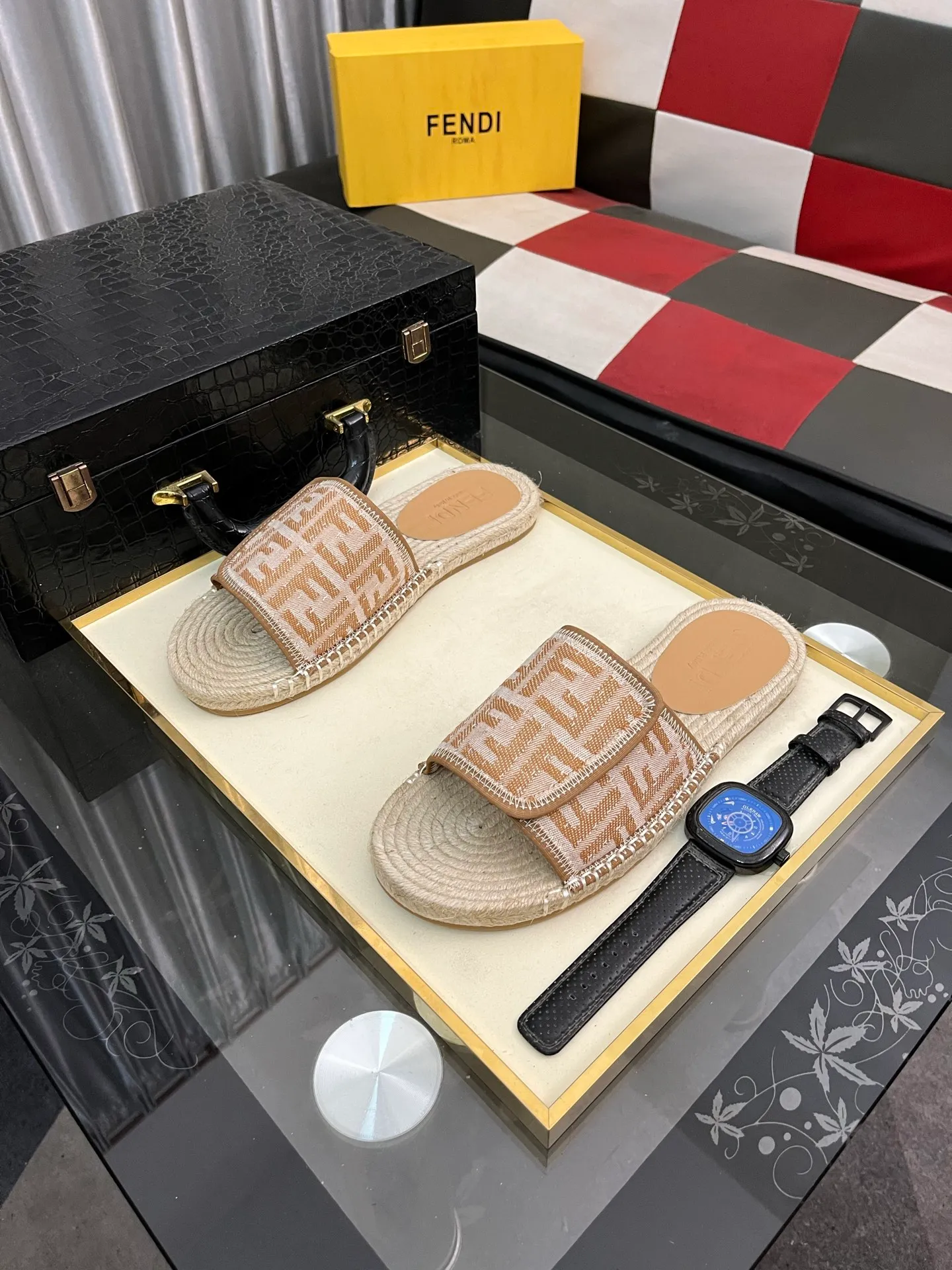 Men's shoes💰320⌚️⌚️[FENDI~Fendi slippers] High-end men's shoes brand official website 1:1 latest masterpiece: original mold customization, fabrics made of imported original materials, upgraded outsole, lighter, top quality in the market, simple and tasteful, a must-have for fashionistas, fashion is at your feet, full of confidence, the same style at the counter👍The season of summer slippers is here. Yardage: 38-44. Can be customized45.46.47